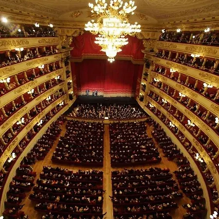 The Square Duomo - Preferred & Hotel Milan